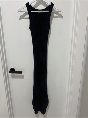 RIBBED KNIT MAXI DRESS